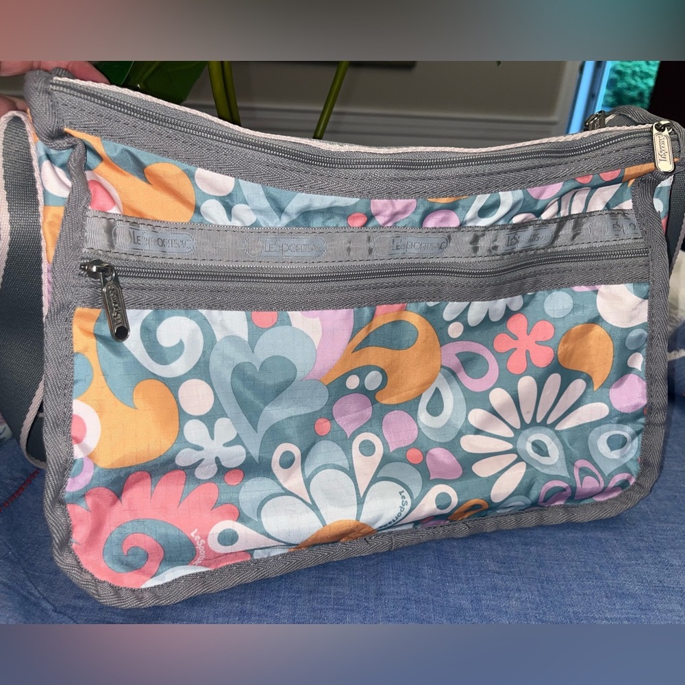 Le SportSac Multi-Color Floral Crossbody – Expandable Travel Bag - Picture 2 of 11